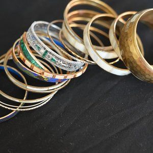 Random assortment of bracelets-20 bangles!